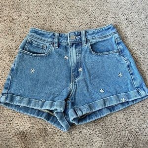 Cute flower denim shorts